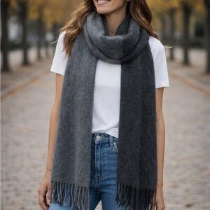 Old River Elegant Gray Wool Scarf 100% Wool